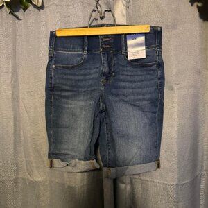 Apt. 9 Bermuda Mid-Rise Short size 8